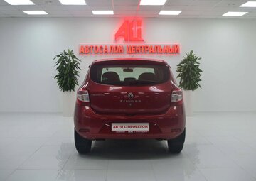 Renault Sandero Вид 4